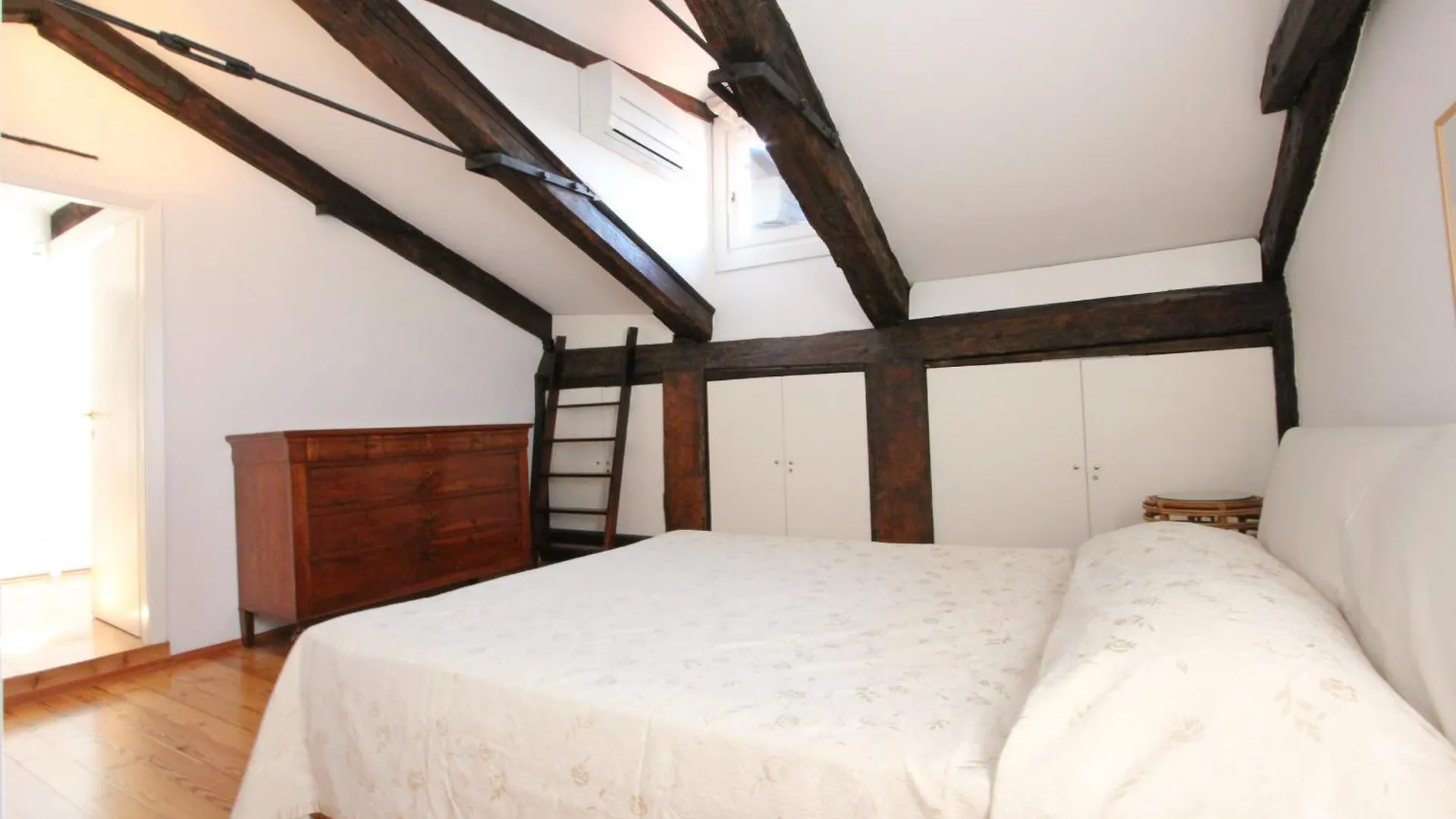 City Apartments Rialto Market Venedig 0*,